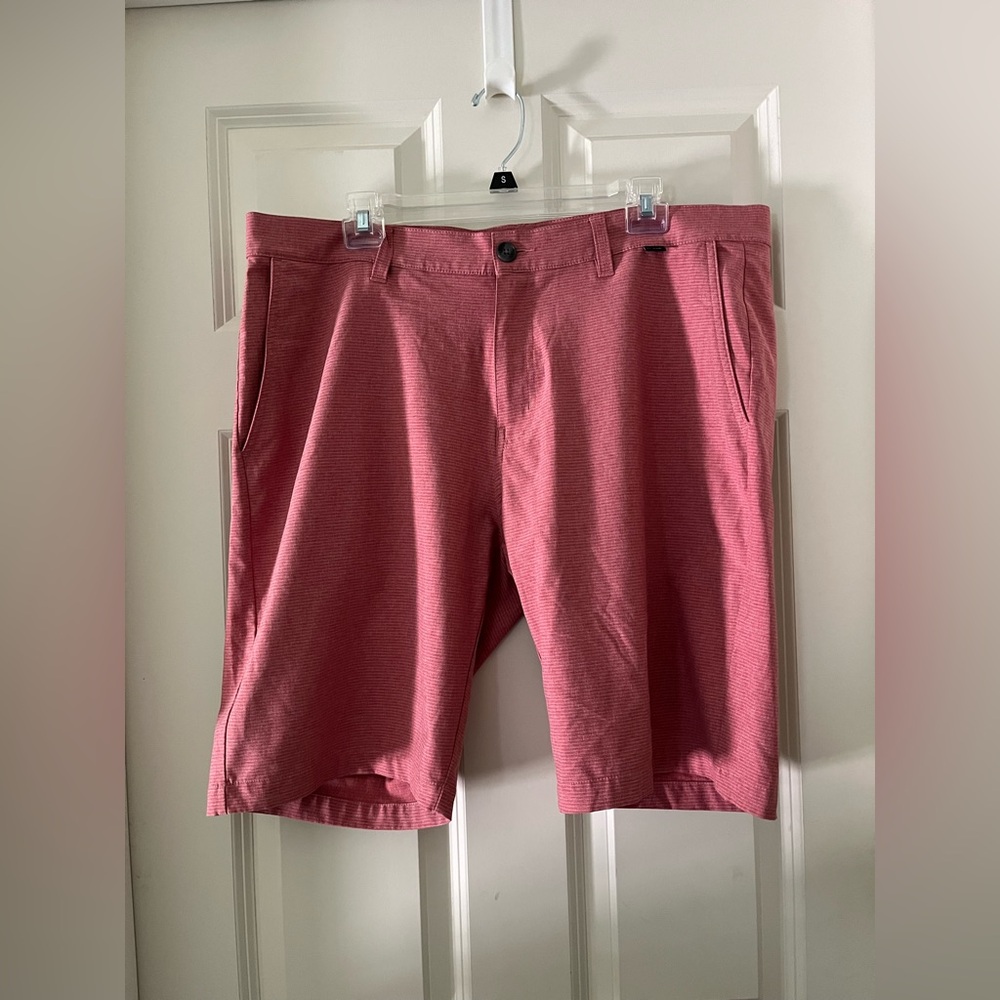 Men’s Travis Mathew Sand Harbor Heather Garnet Rose Striped Shorts Size 38